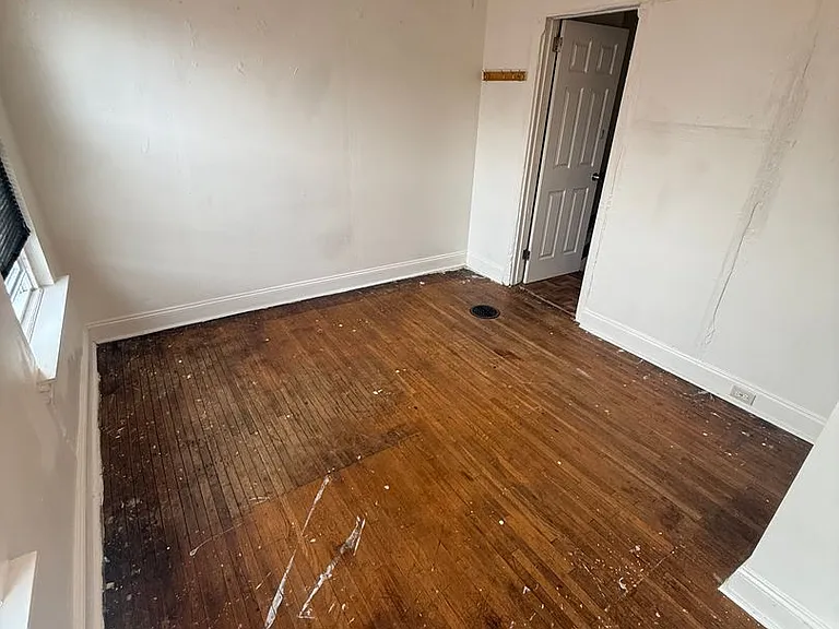 824 Winton St — Photo 16