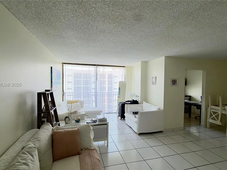 16909 N Bay Rd #907 — Photo 4