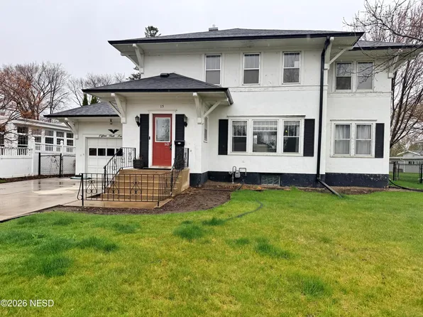 15 10th Ave NW, Watertown, SD 57201