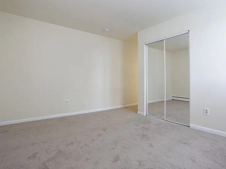 Pear Tree Court Apartments — Photo 7