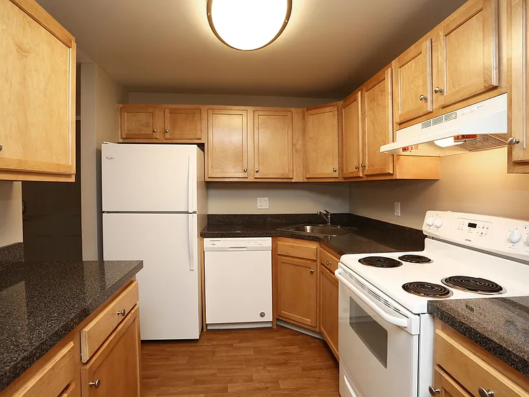 965 ELMS Apartments — Photo 11