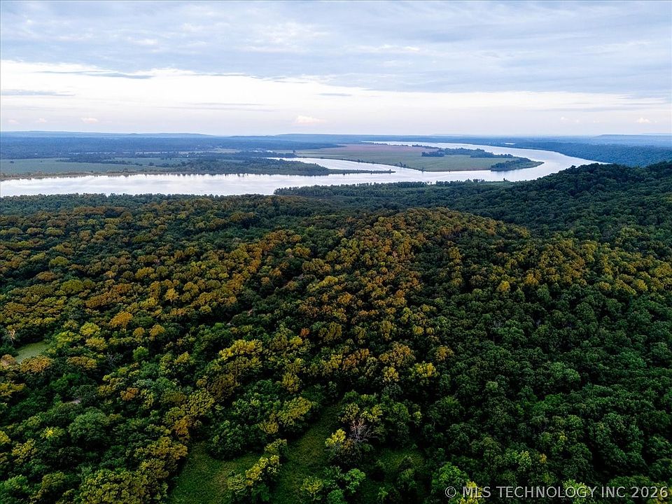 1st image of 15 E Davis Field Rd