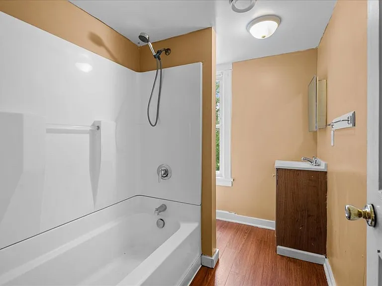 32 Home St SE #2 — Photo 8