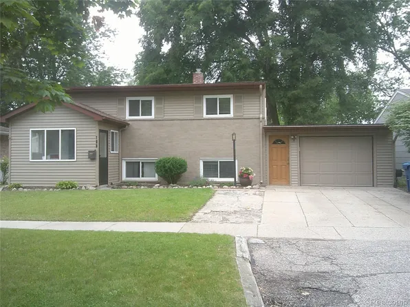 105 N Corbin St, Holly, MI 48442