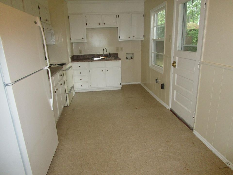 2nd image of 304 Pine Grove Ave