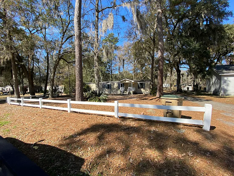 304 Holly Hill Rd — Photo 1