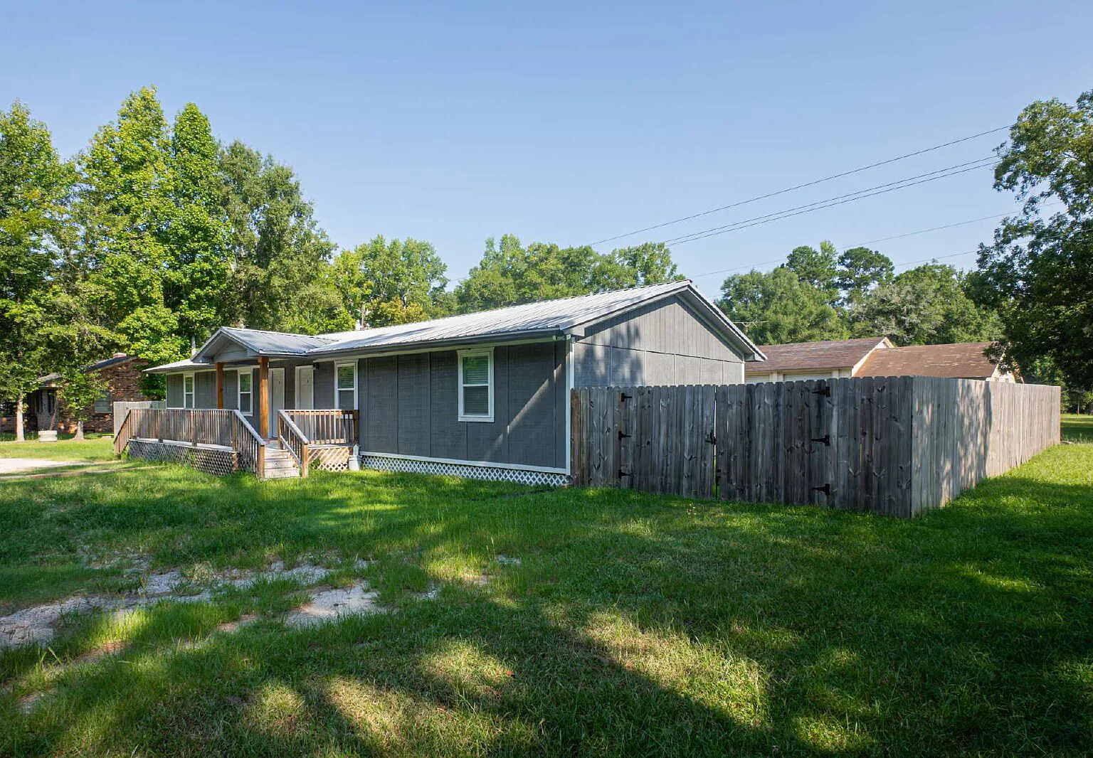 2 bed, 1.0 bath, 950 sqft, $1,200 — Photo 2