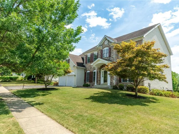 7111 Tuscany Dr, Macungie, PA 18062