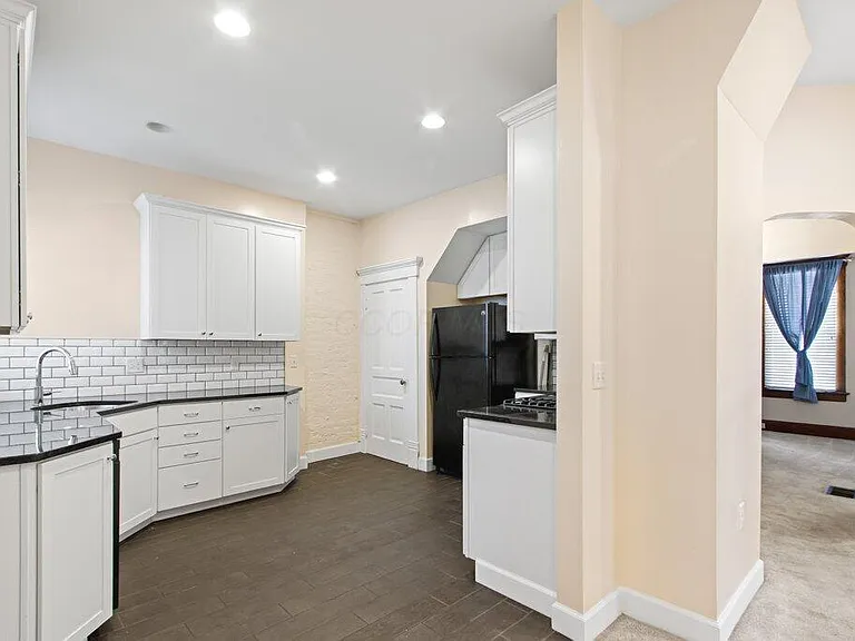 View entering the kitchen