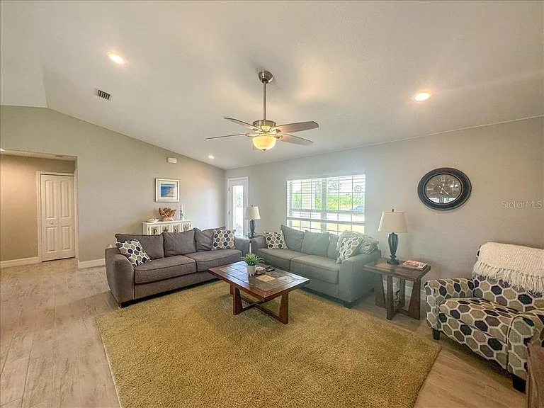 11707 Willmington Blvd — Photo 9