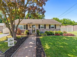 458 Windsor Dr, Bellmawr, NJ 08031