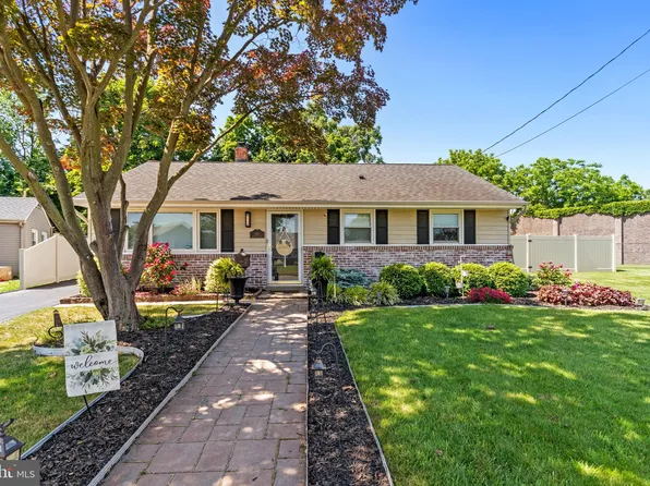 458 Windsor Dr, Bellmawr, NJ 08031