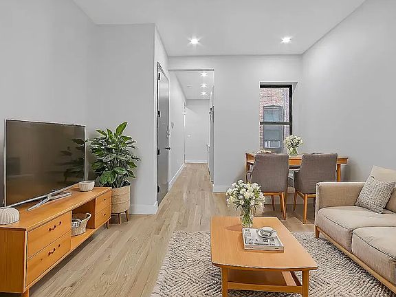 2nd image of 1731 Norman St APT 2L