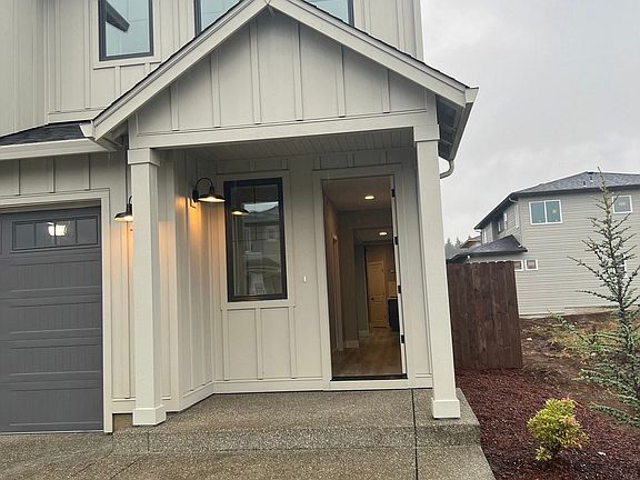 3rd image of 16706 NE 82nd St
