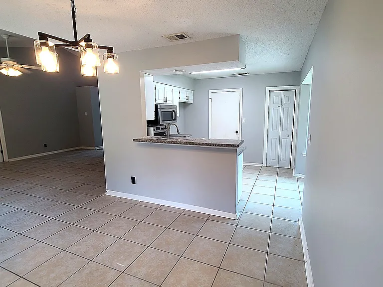 121 Foxwood Cir — Photo 13