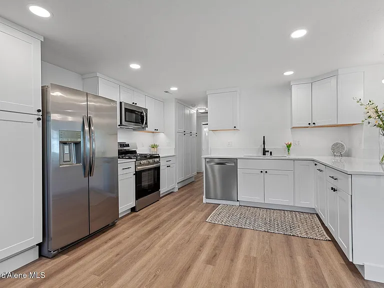 1431 E Miles Ave #A — Photo 14