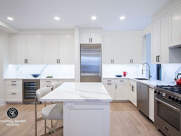 3rd image of 305 W 98th St APT 4CN