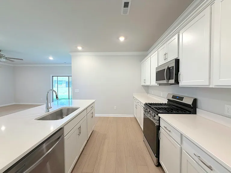 121 Clift Creek Dr — Photo 9