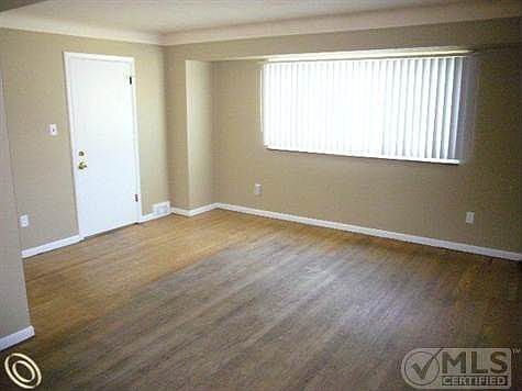 15442 Greenfield Duplex 004.JPG