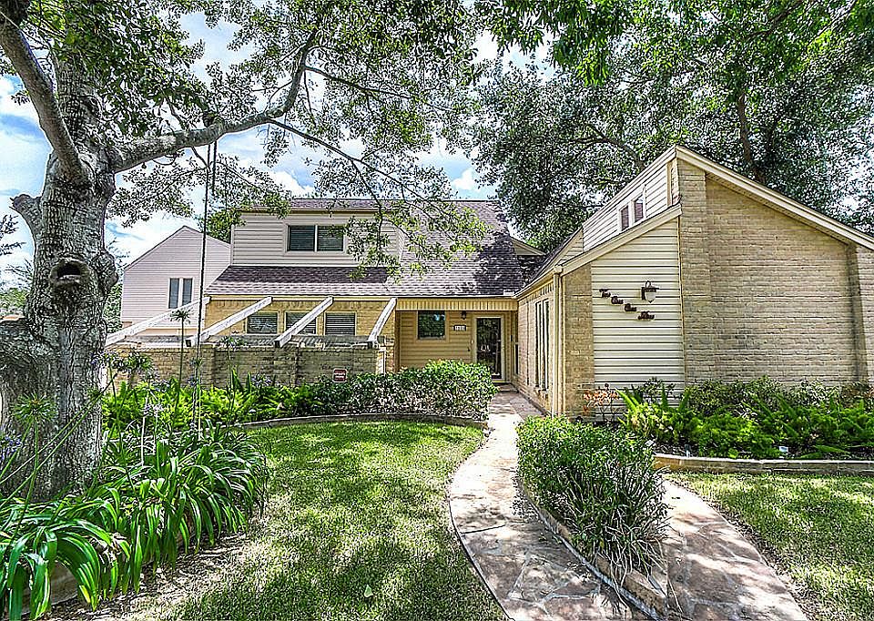 1st image of 2119 Ashgrove Dr