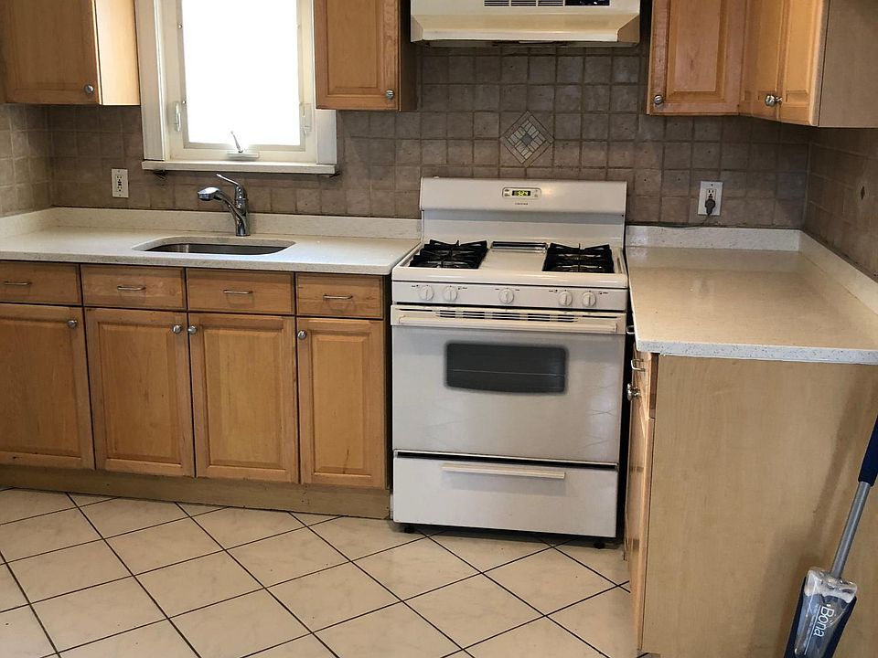 1st image of 111 Margaret Ave Floor 2