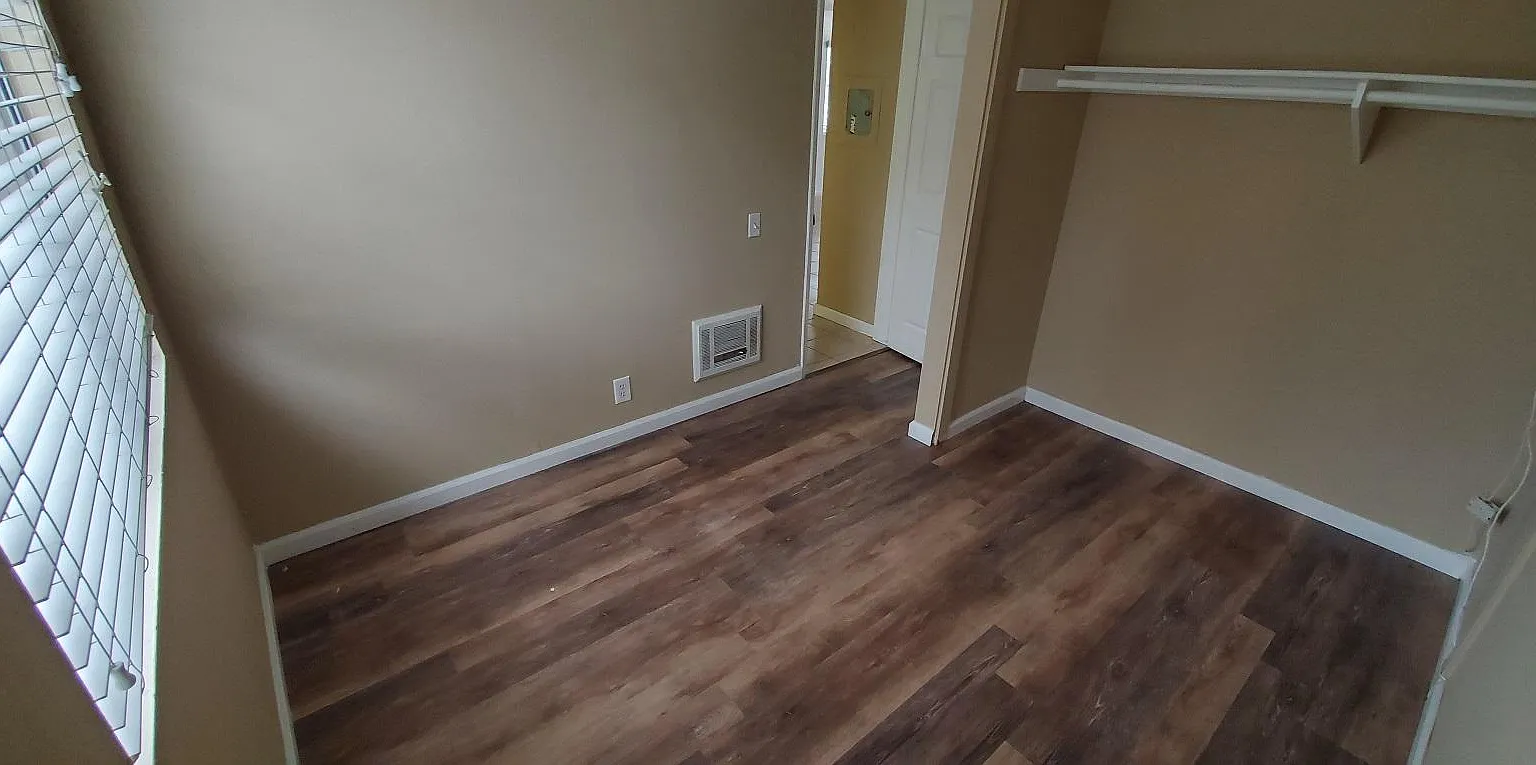 4 bed, 800 sqft, $2,395 — Photo 4