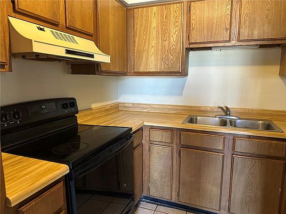 3rd image of 148 Parkway North Dr #150