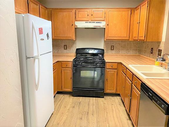 3rd image of 2309 Summit Dr