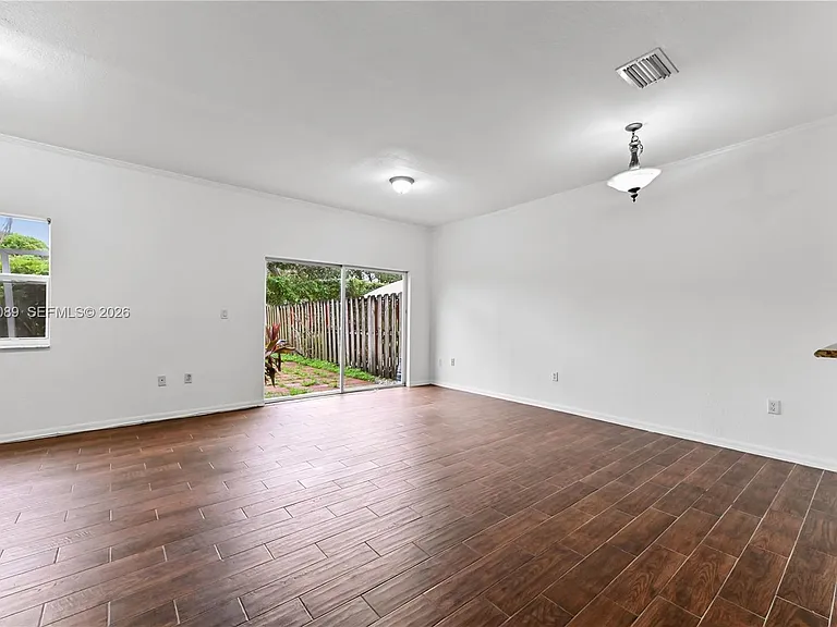 5043 SW 140th Ter — Photo 1
