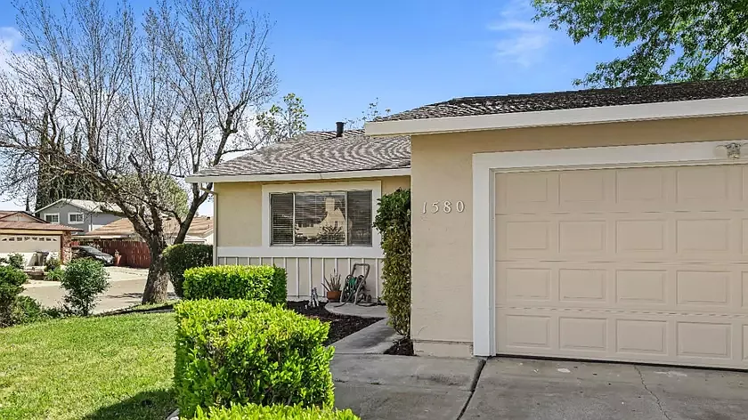 1580 Griffith Pl — Photo 2