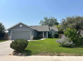 825 S Bonneville Dr, Nampa, ID 83686