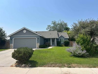 825 S Bonneville Dr, Nampa, ID, 83686