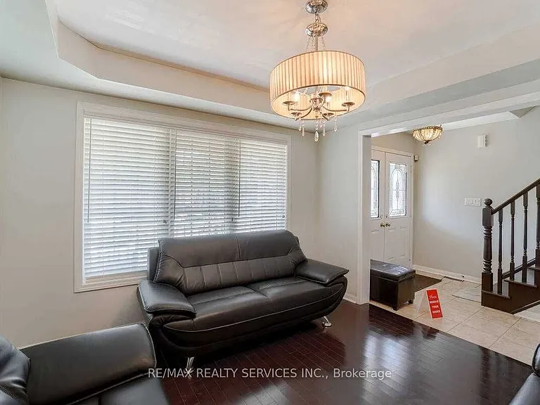 16 Ollie Ave — Photo 4
