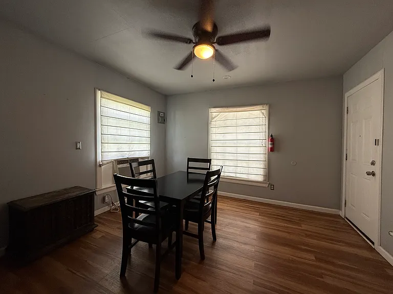 135 E Quill Dr #2 — Photo 2