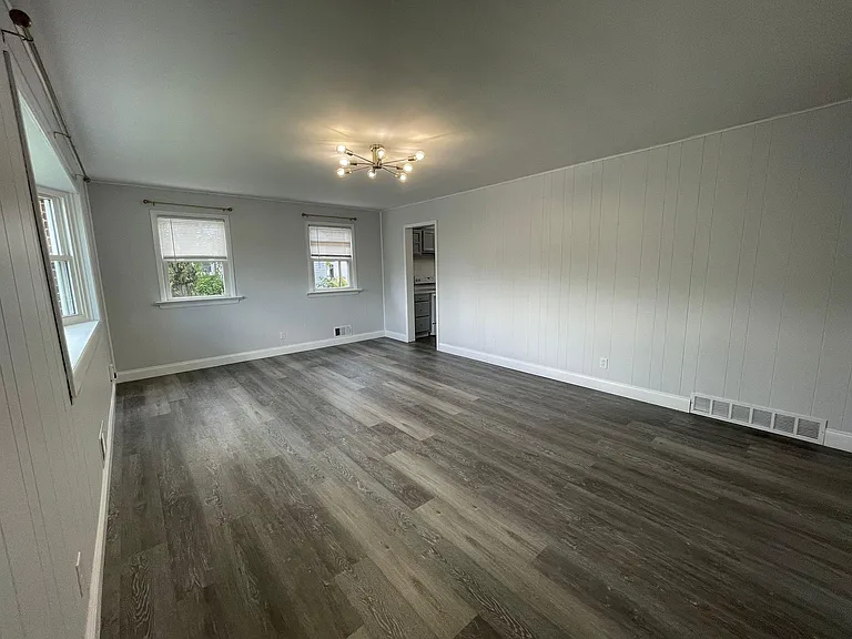 1914 S Wood St — Photo 17