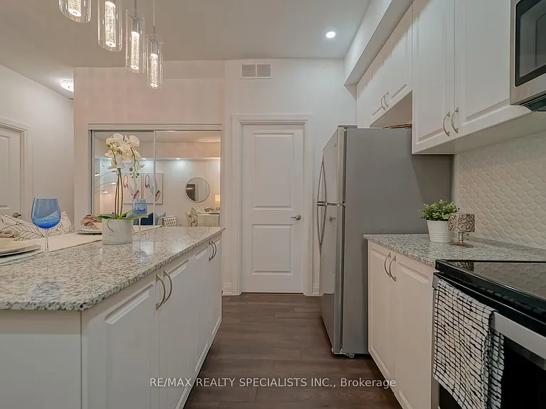 5289 Highway 7 #D902 — Photo 10
