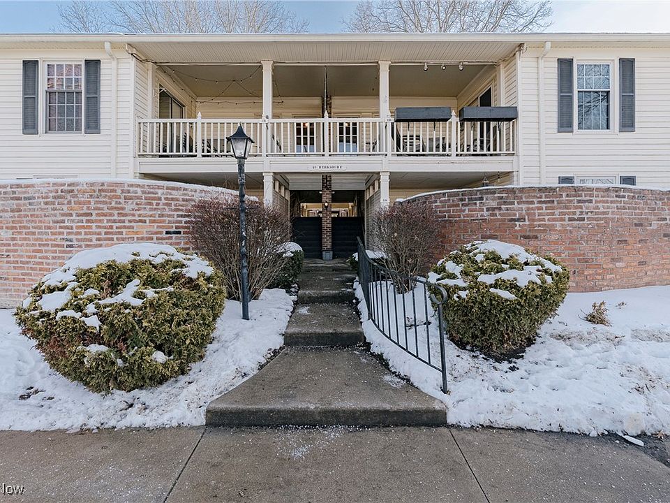 1st image of 25 Berkshire Ct APT 3A