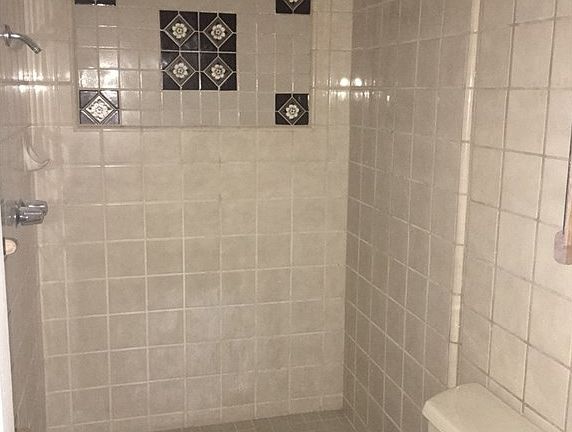 4th image of 15062 Rayen St