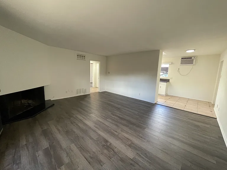 305 California Blvd — Photo 5