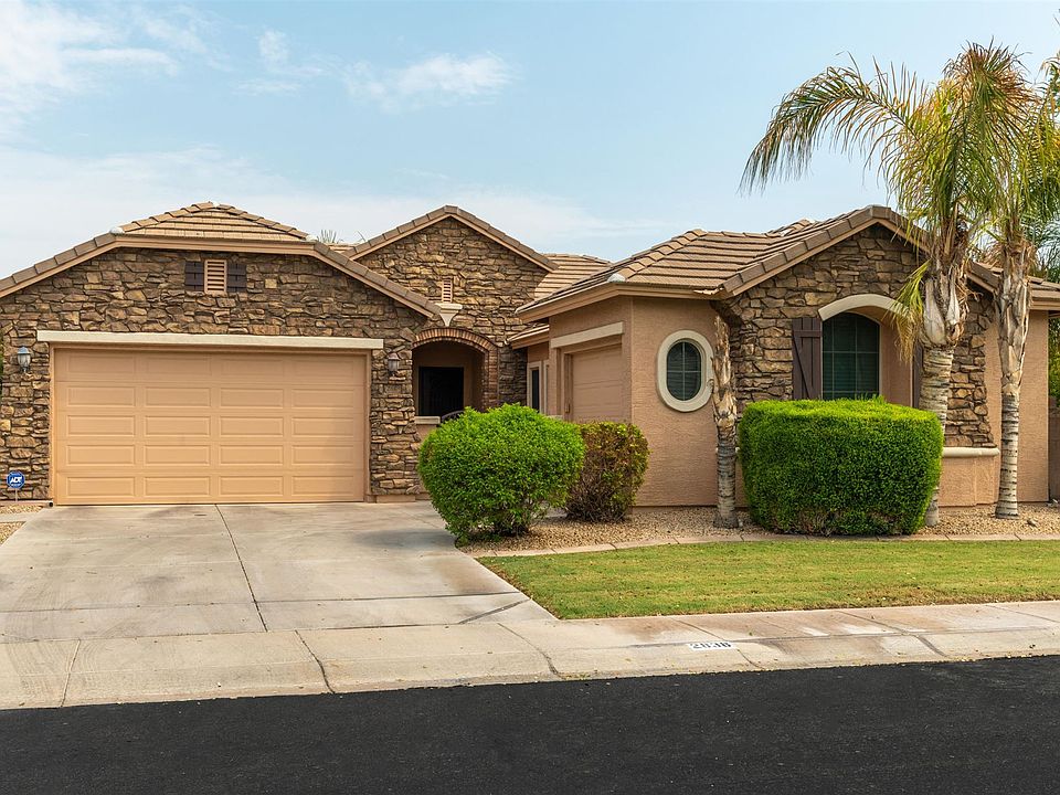 1st image of 2838 E Balsam Dr