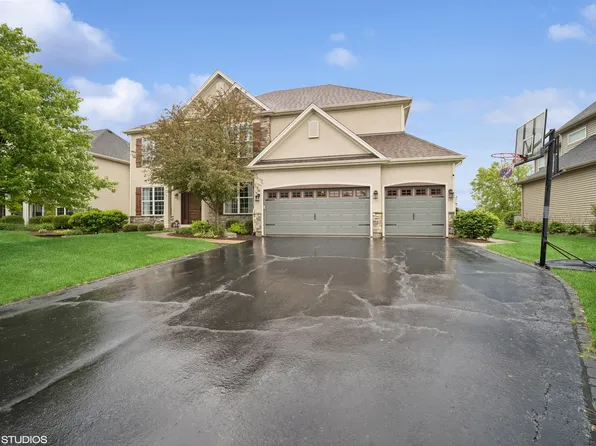 623 Bennett Dr, North Aurora, IL 60542