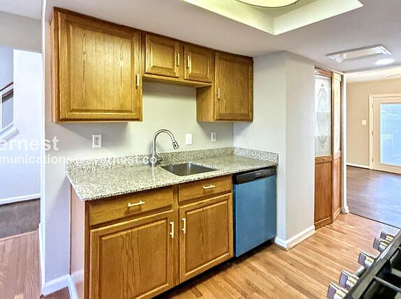 5th image of 2058 Mayflower Dr