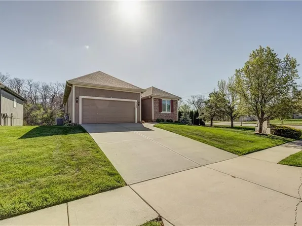 7135 Allman Dr, Shawnee, KS 66217