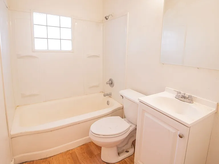 207 Temple Ave — Photo 11