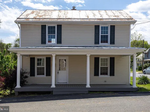 223 W High St, Woodstock, VA 22664