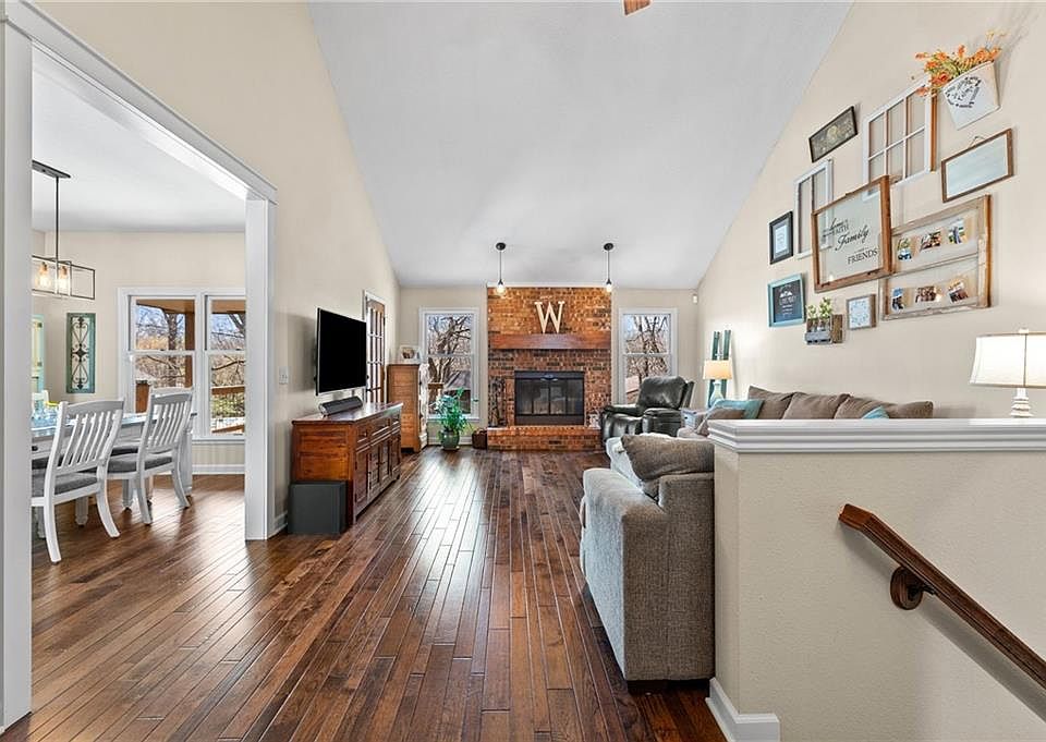 1st image of 348 SE Brownfield Dr