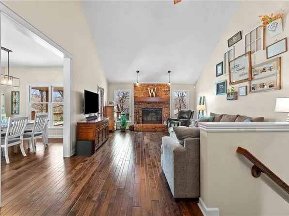 348 SE Brownfield Dr, Lees Summit, MO 64063