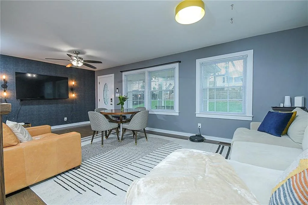 3 bed, 2.0 bath, 1275 sqft, $2,300 — Photo 4