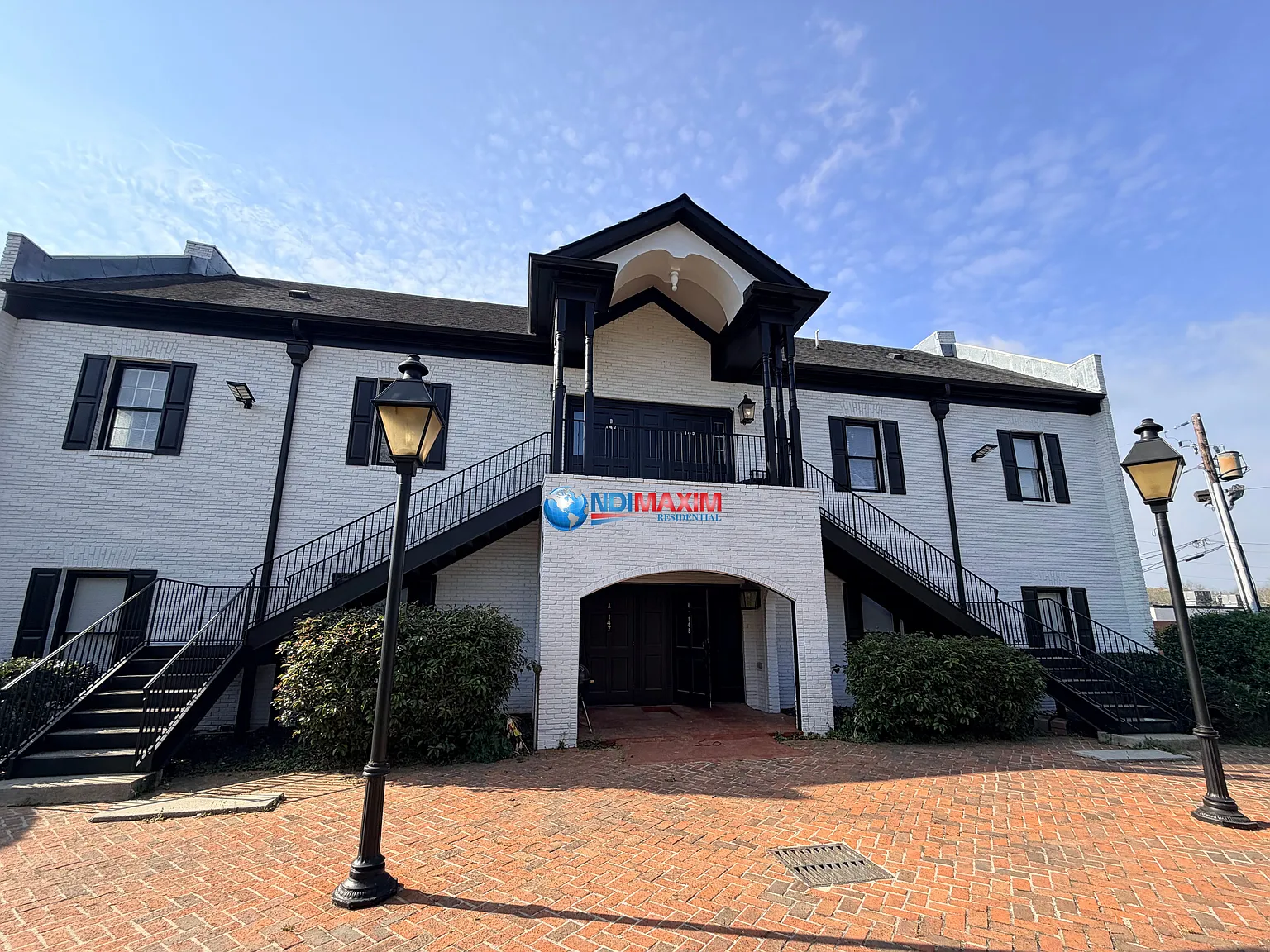 3 bed, $1,695 — Photo 1