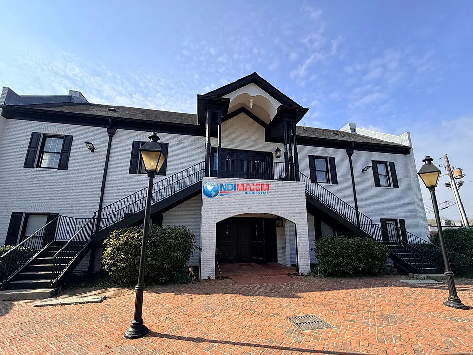 147 N Main St #B